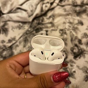 APPLE AIRPODS FIRST GENERATION